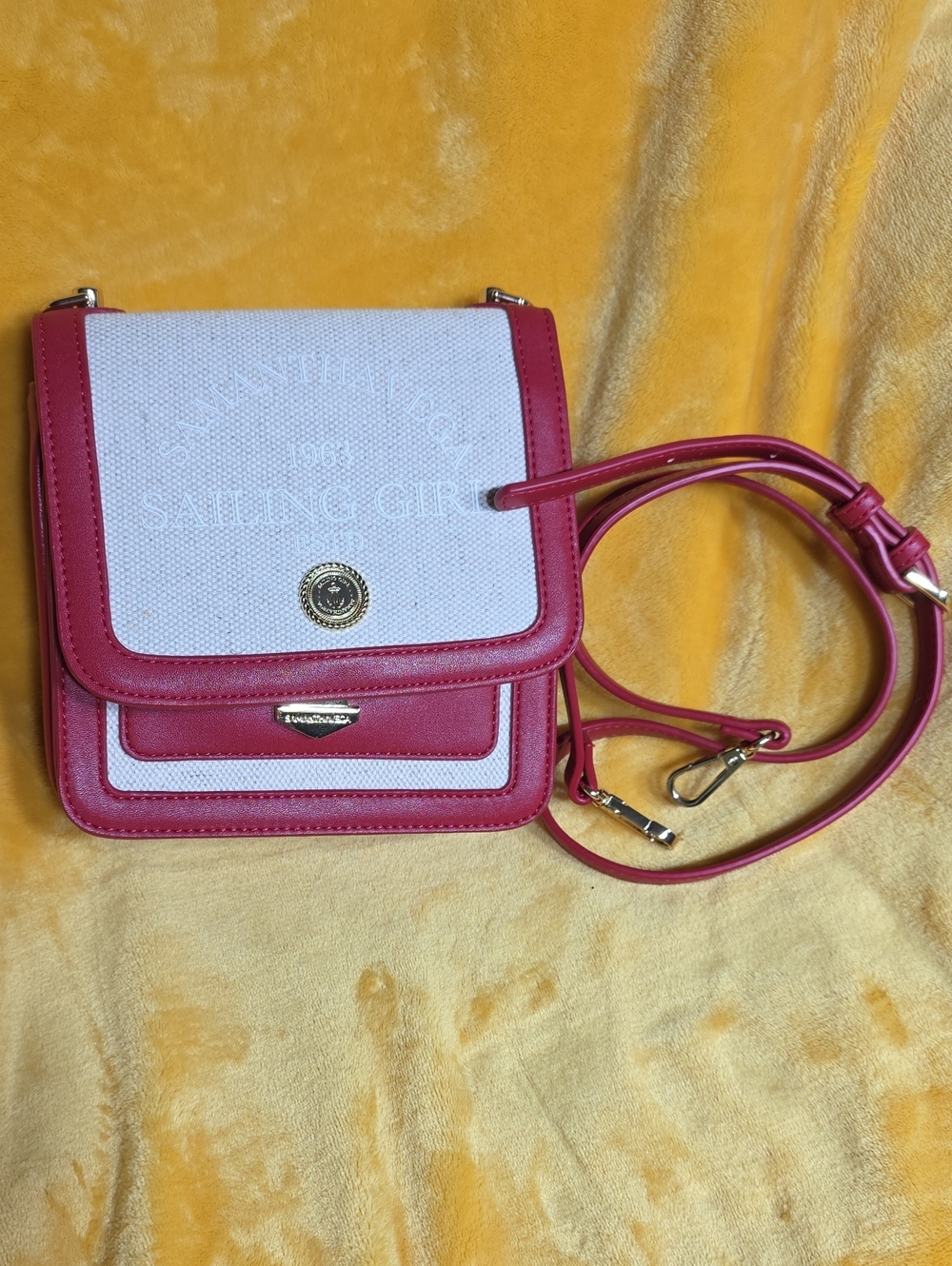Samantha Vega White and Red Crossbody Bag